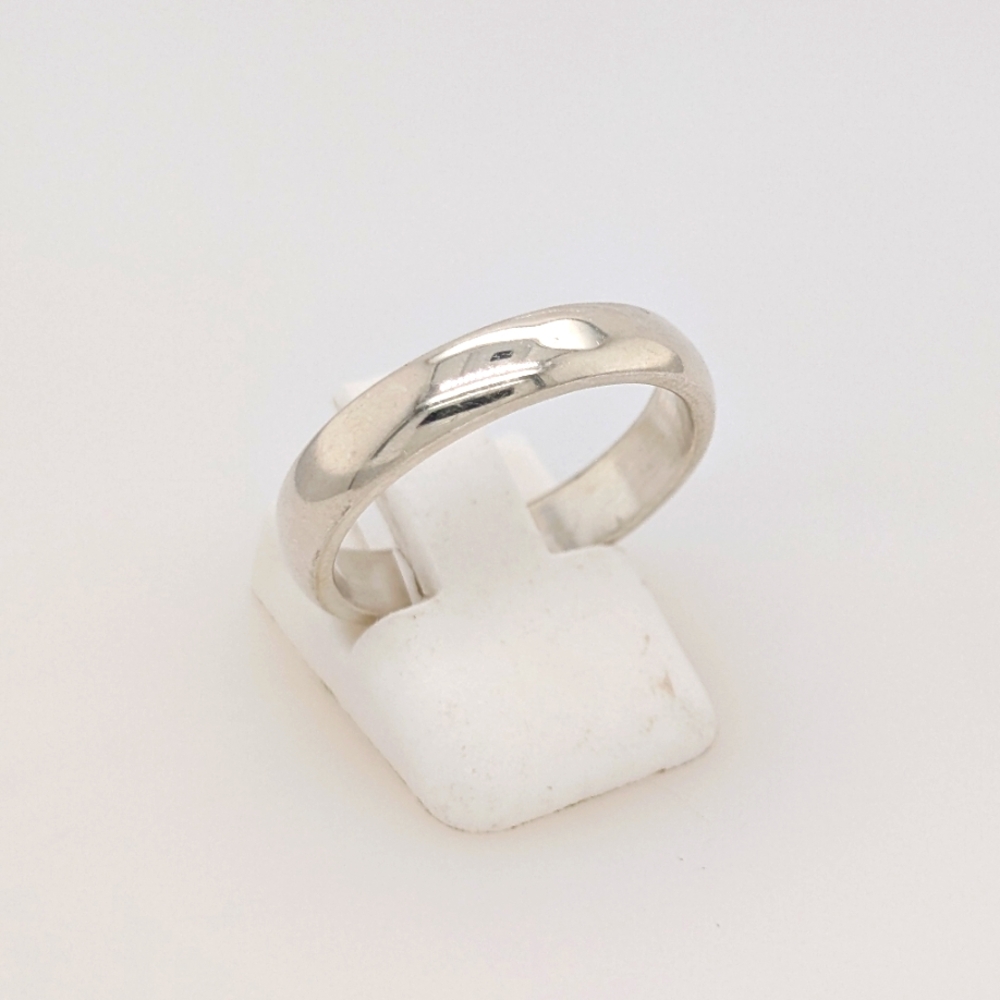 Sterling Silver Unisex Ring/Wedding Band (size 9)